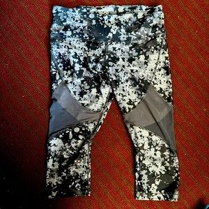 Womens Under Armour HeatGear Compression Leggings Gray Camo SIze XL